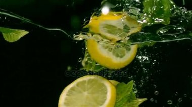 meyve sonbaharda suya yavaş hareket