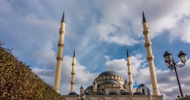 A view of the mosque of Akhmad Kadyrov, the city of Grozny, the capital of the Chechen Republic of the Russian Federation, — Stock Video