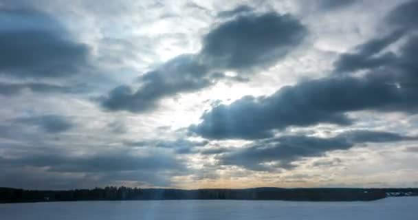 Gleichzeitige Bewegung von Wolken unterschiedlicher Ebenen, Zeitraffer, Videoschleife — Stockvideo