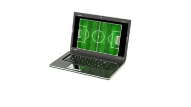 Futbol sahası dizüstü bilgisayar ekranında, online futbol yayınlarını, online futbol oyunları ve futbol kavramı genel olarak görünür