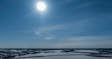 Farklı seviyelerdeki bulutların eş zamanlı hareketi, zaman geçişi