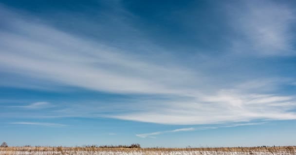 Movimiento simultáneo de nubes de diferentes niveles, lapsos de tiempo, bucle de vídeo — Vídeo de stock