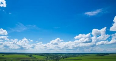 Farklı seviyelerdeki bulutların eş zamanlı hareketi, zaman atlamaları, video döngüsü