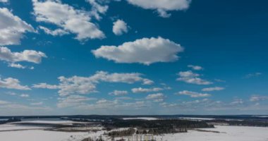 Farklı seviyelerdeki bulutların eş zamanlı hareketi, zaman atlamaları, video döngüsü