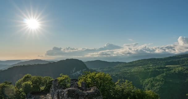 Βραδινό ηλιοβασίλεμα στα νησιά Lofoten Νορβηγία. Το Reine Lofoten είναι αρχιπέλαγος στην κομητεία Nordland της Νορβηγίας.. — Αρχείο Βίντεο