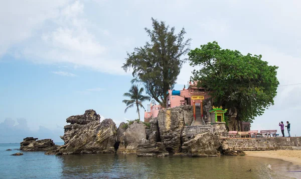 Gebäude und Touristen auf der Insel Phu Quoc Stockbild