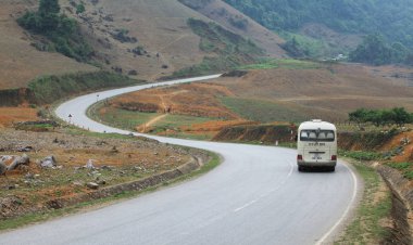 Yol yalak doğal Asya peyzaj gidiyor