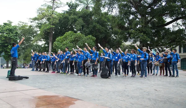 Hanoi Vietnam November 2015 Asiatische Studenten Wärmen Sich Auf Bevor — Stockfoto