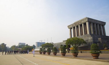 Ho Chi Minh mozolesi Ba Dinh meydanında