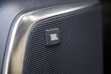 Jbl logo kapı