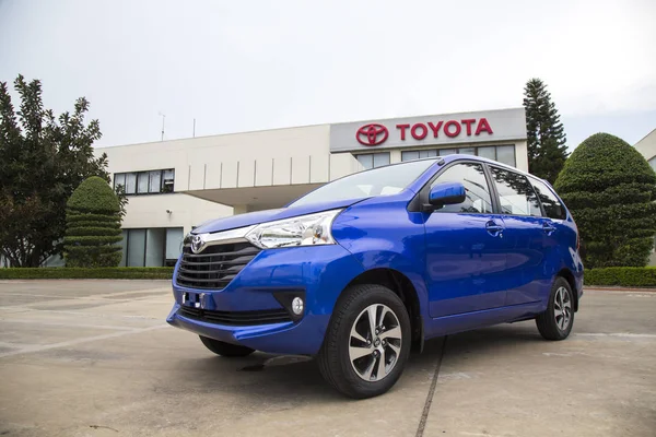 Samochód Toyota Avanza Mpv — Zdjęcie stockowe