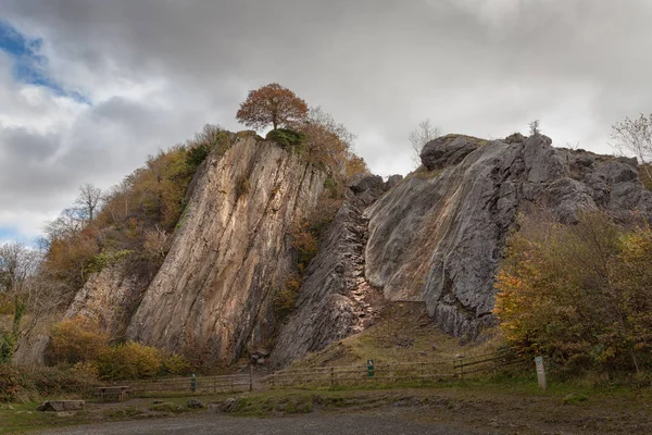 ディナス岩 Pontneddfechan — ストック写真