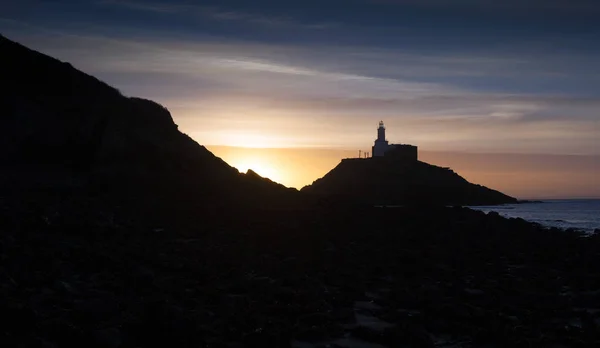 Схід сонця в мимрить маяк — стокове фото