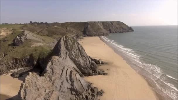 Három sziklák Bay Swansea — Stock videók