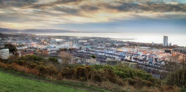 Editoryal Swansea, İngiltere - 24 Kasım 2017: Doğu Yakası ve yeni kampüs gösterilen Daybreak Swansea city, Galler'deki Cardiff, Uk sonra ikinci büyük kenti üzerinde.