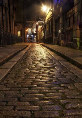 Editoryal Swansea, İngiltere - 26 Kasım 2017: yeşil ejderha Lane, son Arnavut kaldırımlı sokakları Swansea biri. Geçmiş geri 17 için takip edilebilir yeşil Dragon Hotel kaynaklandığı