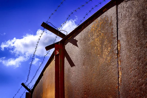 감옥에서 철 문 — 스톡 사진