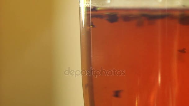 Ajouter du lait au thé 