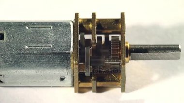 sonsuz vidalı motorlu yüksek hızda döner