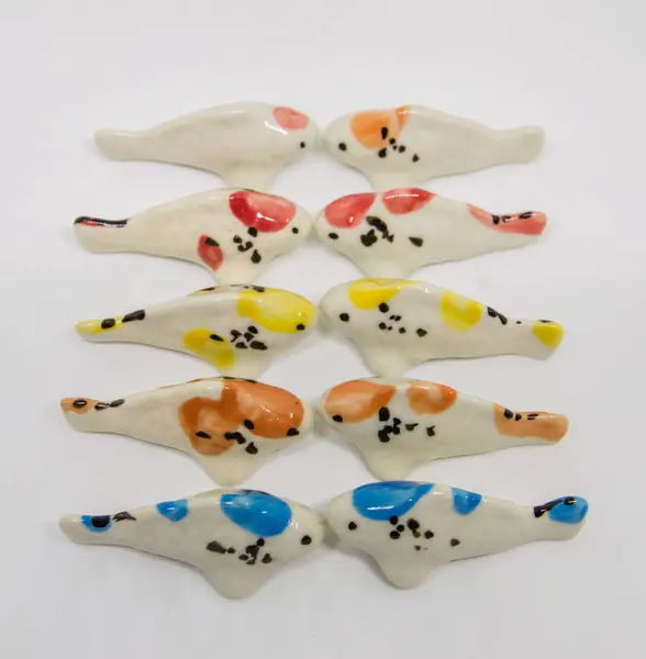 Fishs seramik beyaz arka plan üzerinde
