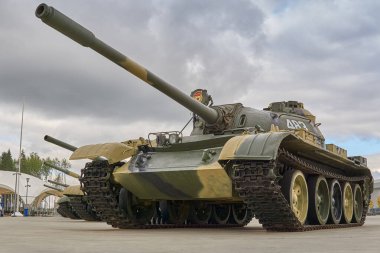 Patriot Park, Rusya - 26 Eylül 2017: Açık hava sergisinde T-64 tankı