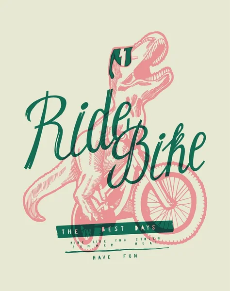 T-rex montar en bicicleta. Dinosaurio en tonos sobre tipografía de bicicleta print . — Vector de stock