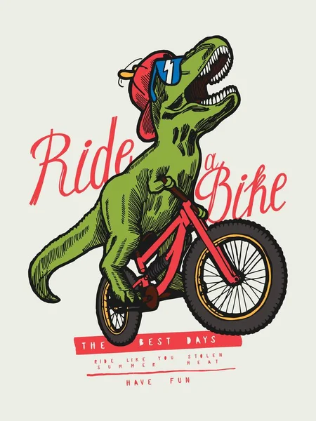 T-Rex dinozoru şapka ve güneş gözlükleriyle bisiklet sürüyor ve gülümsüyor. Komik çocuklar spor temsilciliği yapıyor.