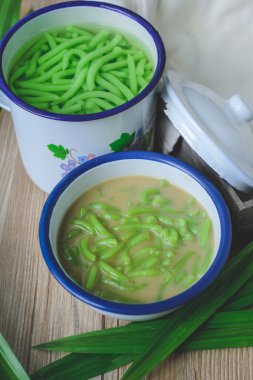 Tay tatlı, Tayland Mutfağı, Pirinç Noodle ile yemiş pirinç yapılmış