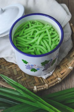 Tay tatlı, Tayland Mutfağı, Pirinç Noodle ile yemiş pirinç yapılmış