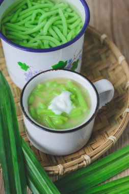 Tay tatlı, Tayland Mutfağı, Pirinç Noodle ile yemiş pirinç yapılmış