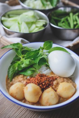 Tay curry, Tay gıda, Tayland Mutfağı ile hizmet erişte pirinç,