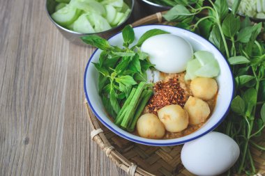 Tay curry, Tay gıda, Tayland Mutfağı ile hizmet erişte pirinç,