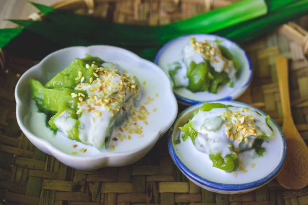 Lezzetli Tay tatlı, Hindistan cevizi hindistan cevizi sütü ile tatlı puding 