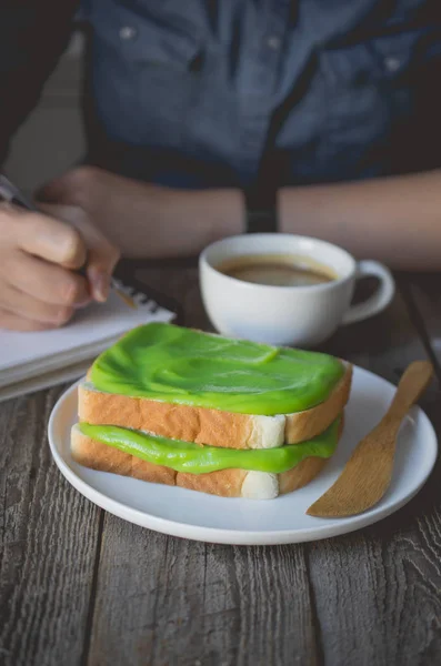 mola zamanı, pandan muhallebi krem üzerinde zamanla kahve tost, ea