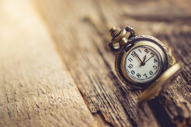 Altın cep saati kadar süre s kopya alanı ile ahşap yakın