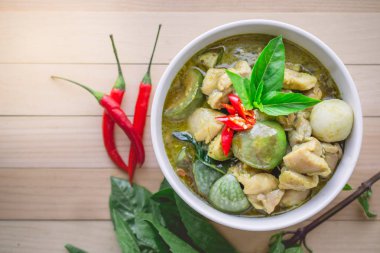 Tay yeşil köri tavuk. Ünlü Tay geleneği gıda ile kopya Spcae. Yemek için resim reklamını nostaljik kavram ve rustik Vintage sesi