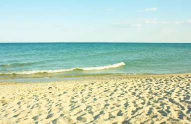 kumsal ve deniz, mavi gökyüzü