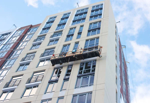 Onarım ve restorasyon yüksek bir bina cephe. 