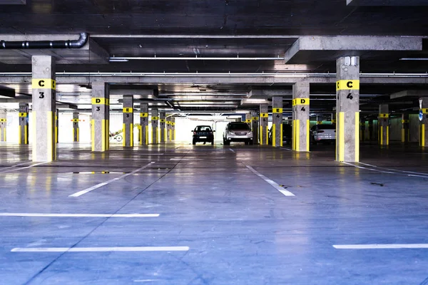 Hangi arabaların durduğu yer altı otoparkı.. 
