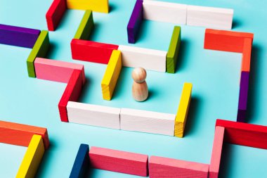 Labirentteki insan kavramı, iş stratejisi, analitik fikirler, çözümler arayışı. Beyin fırtınası.