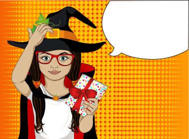 Cadılar Bayramı. Küçük bir kız bir şapka ve bir cadı kostüm ikindilerde 