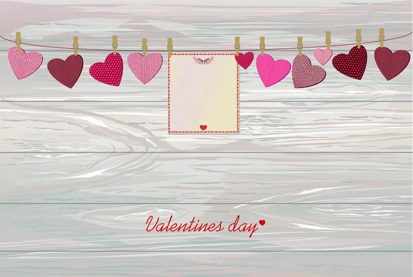 赤いハートとロープにぶら下がって写真用紙 バレンタインの日 ベクトルの図 グリーティング カード ラベルや広告用の空スペースで 木製の背景に — ストックベクタ