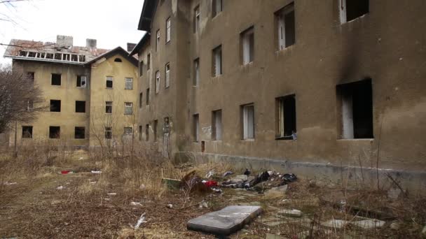 Ghetto pobre en Prerov, calle abandonada — Vídeos de Stock