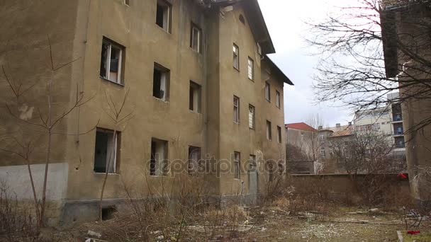 Ghetto pobre en Prerov, calle abandonada — Vídeos de Stock