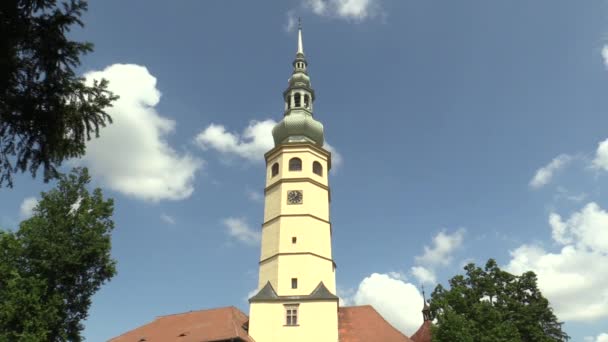 Eredetileg gótikus vár a 11. században, zár — Stock videók