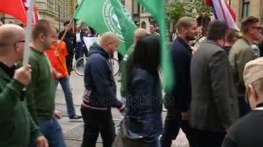  Çek Kız İzciler eylemci Lucie Myslikova ve arkadaşları aşırı karşı protesto