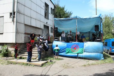 Prerov, Çek Cumhuriyeti, 25 Haziran 2011: Ghetto Prerov, konser Grup müzik çingene gettosundaki yoIda Husova, otantik gerçek durumlarda, Avrupa, AB.
