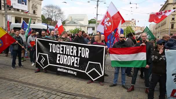 Března radikální extremistů, potlačení demokracie, proti Evropské unii, vlajka Maďarska dohromady lidi