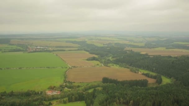 Vysocina landschap van het platteland, de agrarische landschap van de velden in de herfst — Stockvideo