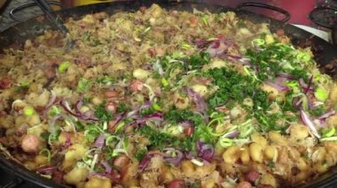 Slovak Ulusal özel özgün halusky brynza ve lahana, çok sağlıklı, lezzetli ve besleyici insan için Noel satışı marketler 